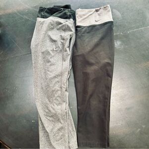 Nike dri-fit 3/4 length running‎ leggings 2 pair women’s gray black size M